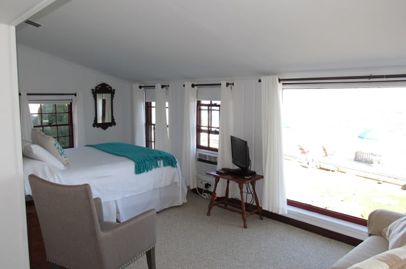 waterfront-room-31b-provincetown-cape-cod-west-end