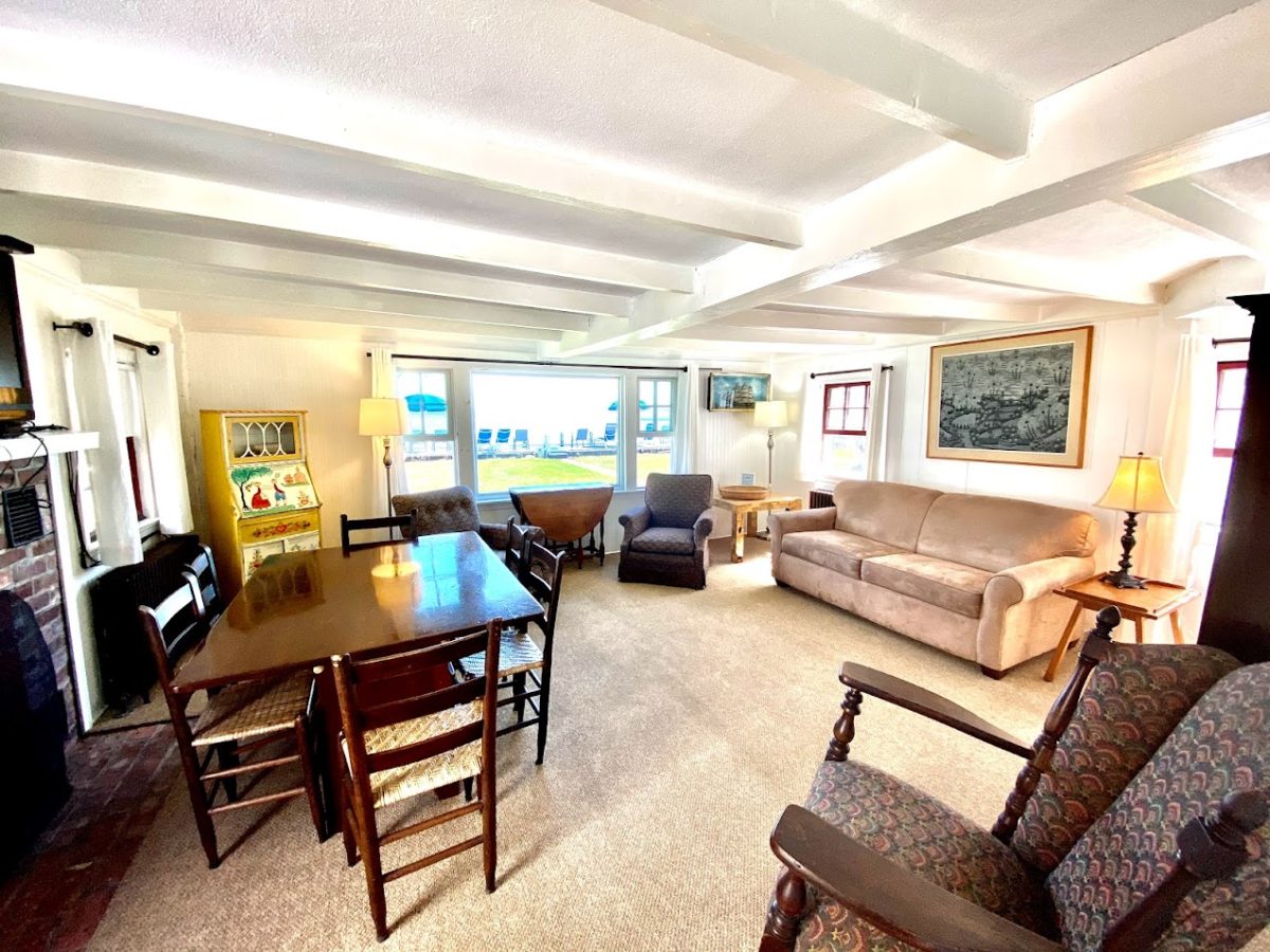 Suite 39B Living Room